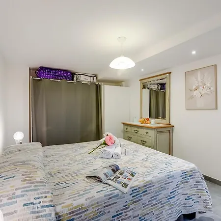 Apartment Between Mountain And Sea - Happy *