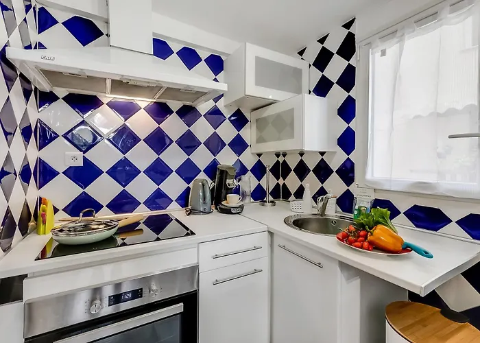 Between Mountain And Sea - Happy * Мантон