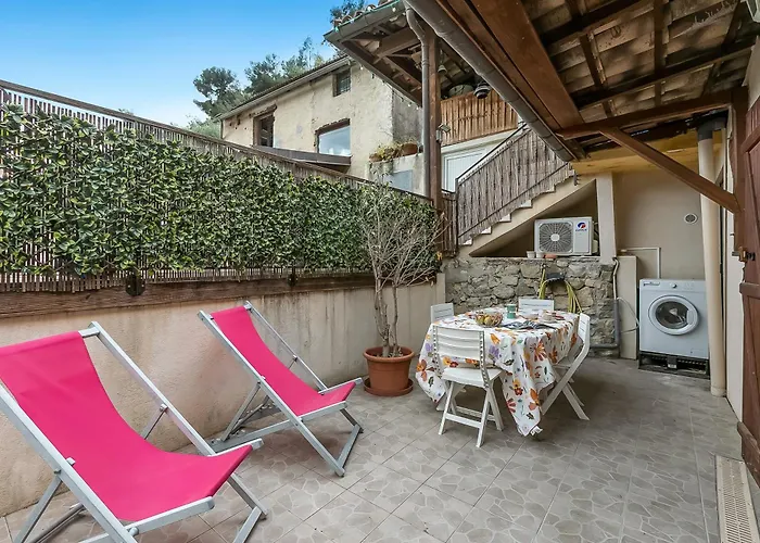 Between Mountain And Sea - Happy Apartment