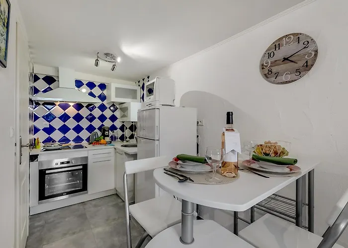 Apartment Between Mountain And Sea - Happy *